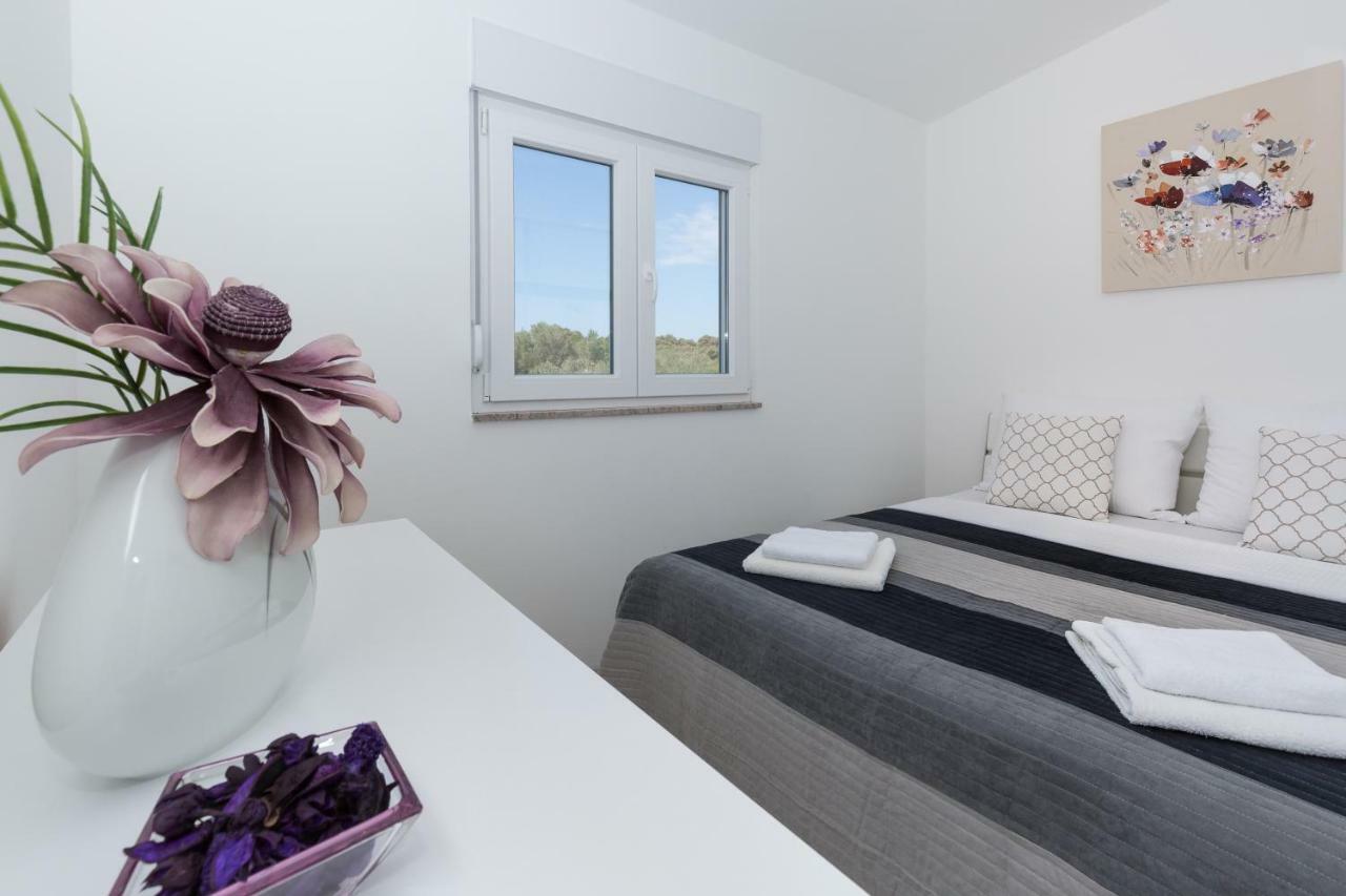 Modern And Spacious Apartment ビビニェ エクステリア 写真