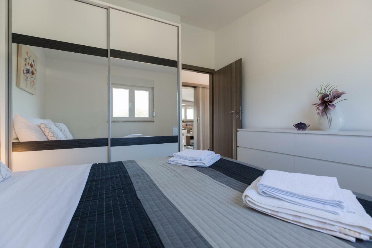 Modern And Spacious Apartment ビビニェ エクステリア 写真
